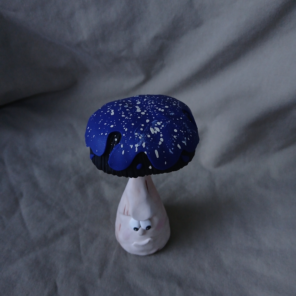Blue and White Mushroom Figurine - Picture 5 of 8